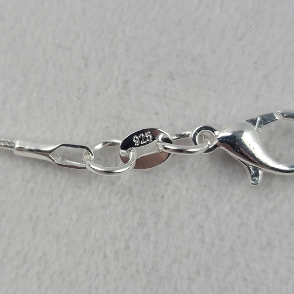 NWT Monster Hunter World Iceborne MHW Ruiner Nergigante Icon Necklace - Picture 4 of 6